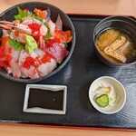 地魚料理 恵比須 - 海鮮丼ご飯大盛り