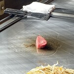 ステーキ・鉄板焼 みくら - 焼き加減はミディアムレアで。