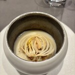 CIRPAS - 新玉ねぎのフラン、ポタージュ、ズワイガニ、クミン、ナッツ