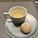 CIRPAS - 温かいシュークリームとハーブティー