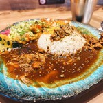 BOTANI：CURRY - 皿の色にも見映えがする。