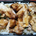 鳥料理 ちゃぼ - 山椒をかけるとパンチが効いて美味しい！