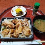 鳥料理 ちゃぼ - きじ重　950円