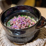 お肉屋 けいすけ 三男坊 - 和牛土鍋ごはん。和牛肉と筋を使用し、香味野菜と丁寧に何時間もかけたフォンで炊いた土鍋ごはん、ヒレ肉と一緒に♪