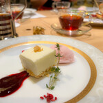 お肉屋 けいすけ 三男坊 - 自家製チーズケーキと季節のジェラート