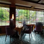 万平ホテル - .....アメリカンブレックファストのメインダイニング.....中庭を眺めつつ.....