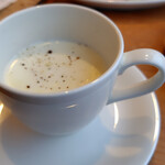 チーズを愛するWine&Bar Jerez - お通しのジャガイモのスープ