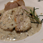 チーズを愛するWine&Bar Jerez - 鶏むね肉のしっとりロースト ブルーチーズソース