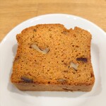 CHALO - キャロットケーキ250円✨外はサクッと中はジュワッとジューシーな質感でスパイスもほんのり香ります。
