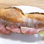 テクノパン - パストラミポークサンド