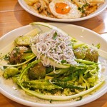 グラッサ - 季節の限定。しらすとアスパラのジェノベーゼ