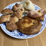 wada - ベーコンエピ、パンオレザン、ポモドーロ、エシレ　¥1010