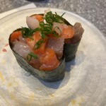 くるくる寿し - 海鮮ユッケ