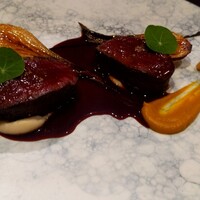 レストラン ラ・フロレゾン・ドゥ・タケウチ - 白糠産エゾジカの炭火焼、野菜のピュレ、ポワブラード・ソース