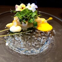 レストラン ラ・フロレゾン・ドゥ・タケウチ - ボルドー産ホワイトアスパラガスと平貝のグリエ　山菜のラヴィゴット・金柑のクーリ