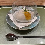 日本料理 とくを - マンゴーソースで味わうパンナコッタ