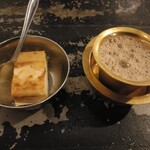 南インド料理店 ボーディセナ - チャイとチーズケーキ