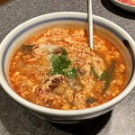 杏樹亭 岸根店 - 辛めでお願いした「カルビクッパ（税抜￥880）」の全体…