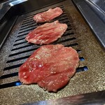 本格焼肉・もつ鍋 肉衛門 - 