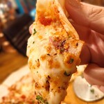 PEPE ROSSO - たっぷりのチーズと具材でズシリと重い