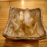 天ぷらとワイン からり。 - お通し　色々野菜のガリ