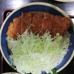 三州屋 - 角度を変えてキャベツをどかしてご対面のカツ