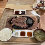 週5ステーキ キッチン&マーケット ルクア大阪 - 