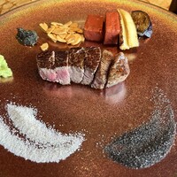 ニュー松坂 梅田32番街店 - メインのヘレステーキ70g。左上の生胡椒が最高。ワサビとお醤油で食べるのもGood！