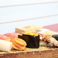 蛇の市 本店 - お昼の江戸前鮨 10貫＋巻物
                    赤貝