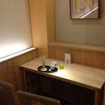 案内された3Fの2人席。