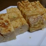 味ごよみ - 持ち帰りの厚焼き卵（ねぎ入り）の断面