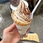 レイノ コーヒーストア - コーヒーソフトクリームは想像より甘さ強め。