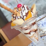 支留比亜珈琲店 - 料理写真:チョコレートパフェ。