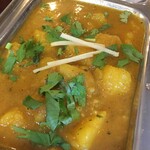 インド料理 パリワル - プーリーとの相性がバツグンの優しい味わいのじゃがいもカレー