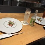 鳥取和牛専門店 大山 - 前菜。と梨サイダー、梨汁。