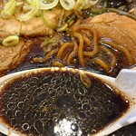 麺武 はちまき屋 - 真っ黒なスープ　うまいんです