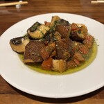 ななくさ食堂 - ジャンボマッシュルームとセミドライトマトのガーリック香草バターソテー