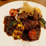 釜めし菜時記 さき亭 - 仙台牛炭火焼きと旬野菜のロースト シャリアピンソース、ソースがシャリアピンソースではなくデミグラスソースにフライドオニオン乗せ