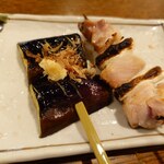 釜めし菜時記 さき亭 - 串焼き2本、油茄子と鶏もも肉のネギマ