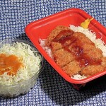 松のや - 味噌ロースかつ丼(ライス並盛)と定食のサラダ