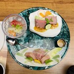 賢島宝生苑 - マグロとアボガド、ローストビーフ、野菜のジュレ