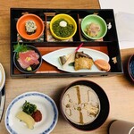 賢島宝生苑 - メカブ、生節、マグロの刺身、鰤の味醂干し、カマス塩焼き、明太子など