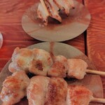 大衆居酒屋 焼き鳥と餃子 - 鶏トロ半額の99円が2本198円税込
