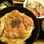 とんかつ とん亭 - ロースカツ丼(お漬物、お味噌汁、甘味)