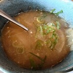 グレフル - 具材は大根、玉ねぎ、わかめ、ネギとなる

味噌汁の優しい味わい、甘み感には
味醂だけではなくて、甘酒の甘みもあったのだろう♪