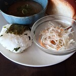 グレフル - ◯サラダ
キャベツと人参の千切りに
市販の胡麻ドレッシングが掛けられていた