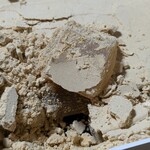 御素麺屋 - わらび餅　黒文字に刺さらないぐらいトロットロです　きな粉の甘さも絶妙で間違いない美味しさ