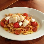 Hachihare - ホタテとトマトのパスタ