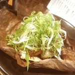 俺の割烹 博多 中洲 - フォアグラと牛フィレの朴葉焼1280円