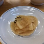 ぎょうざの満洲 - 漬物